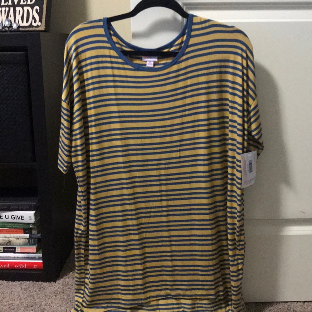 NWT LuLaRoe Irma tee